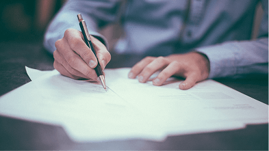 Navegando em Contratos Comerciais: Considerações Legais